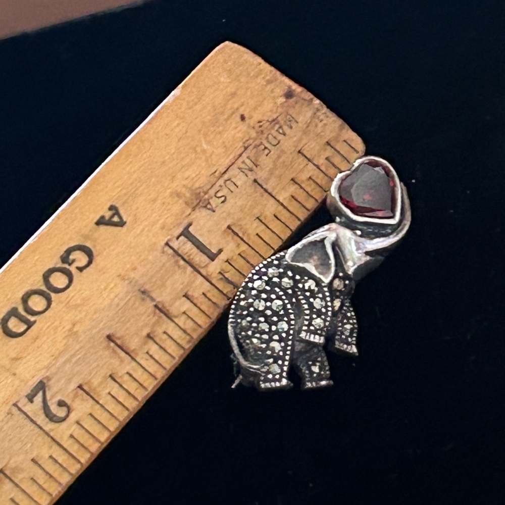 Vintage Sterling Silver Garnet & Marcasites Elephant Brooch - Picture 6 of 7